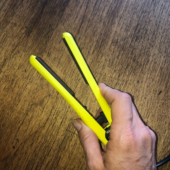 NEW! PYT Yellow Mini Ceramic Hair Straightener - Picture 5 of 10